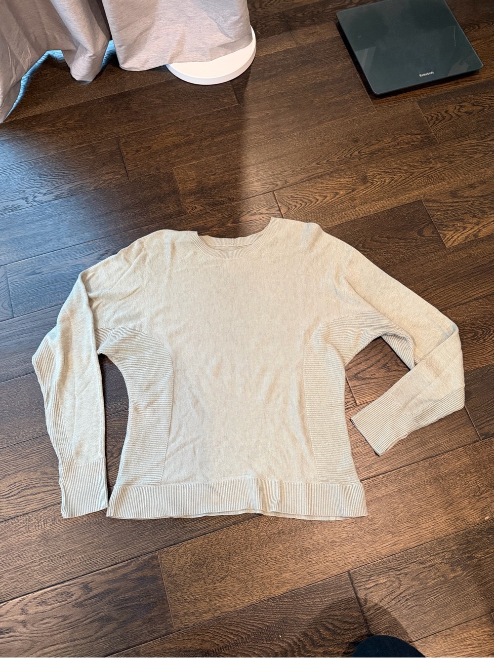 lululemon athletica Lightweight Crewneck Sweater in sage green